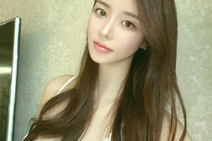 Victoria, 21, a red brown-eyed caucasian companion based in Cipadung. Offering Couples, Striptease, CIM, 69. Available for incall and outcall, overnight book...