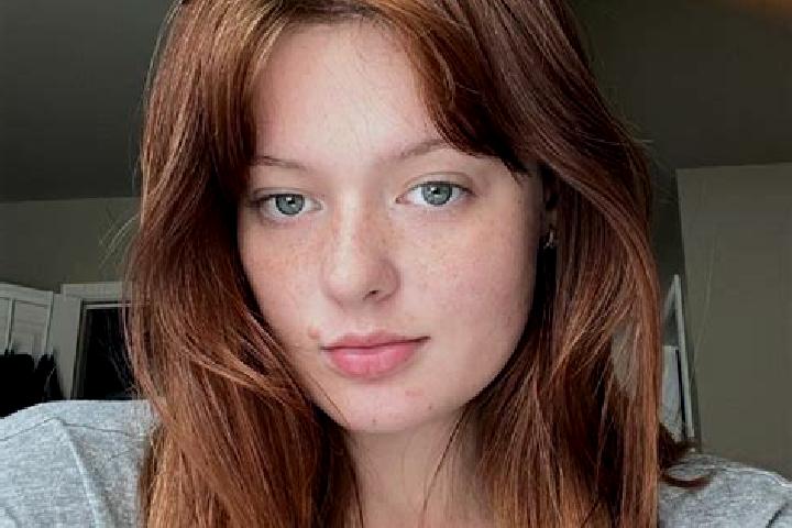 Violet, 21, a chestnut amber-eyed slavic companion based in Cosmesti. Offering Prostate Massage, Fetish, Dinner Date. Available for incall and outcall, day a...