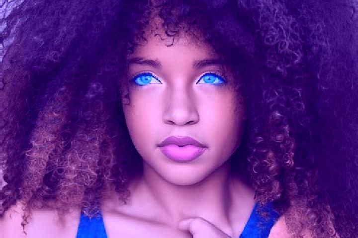 Willow, 32, a auburn amber-eyed caucasian companion based in Ayabo. Offering Erotic Massage, Party Girl, Girlfriend Experience, Massage, GFE. Available for i...
