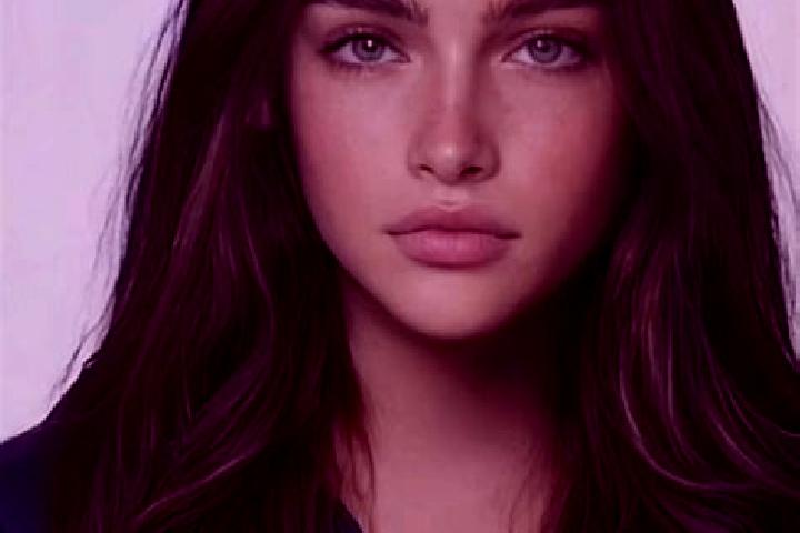 Zoey, 28, a red brown-eyed mixed companion based in Parole. Offering Roleplay, Dinner Date, GFE. Available for incall and outcall, overnight bookings available.